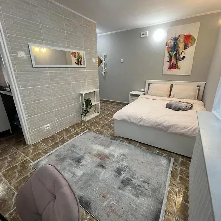 One Decebal * بوخارست